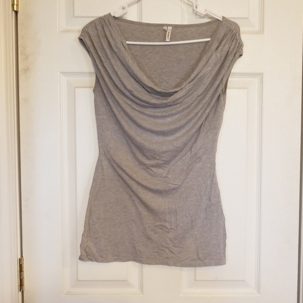 I am selling a gray tshirt super cute